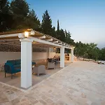 Infinity Truly Trulli Villa Castellana Grotte